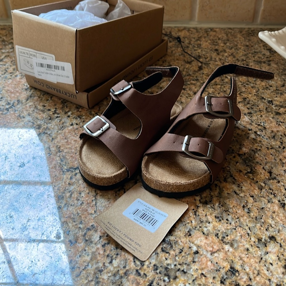 NWT lick brand boys/girls brown leather sandals.